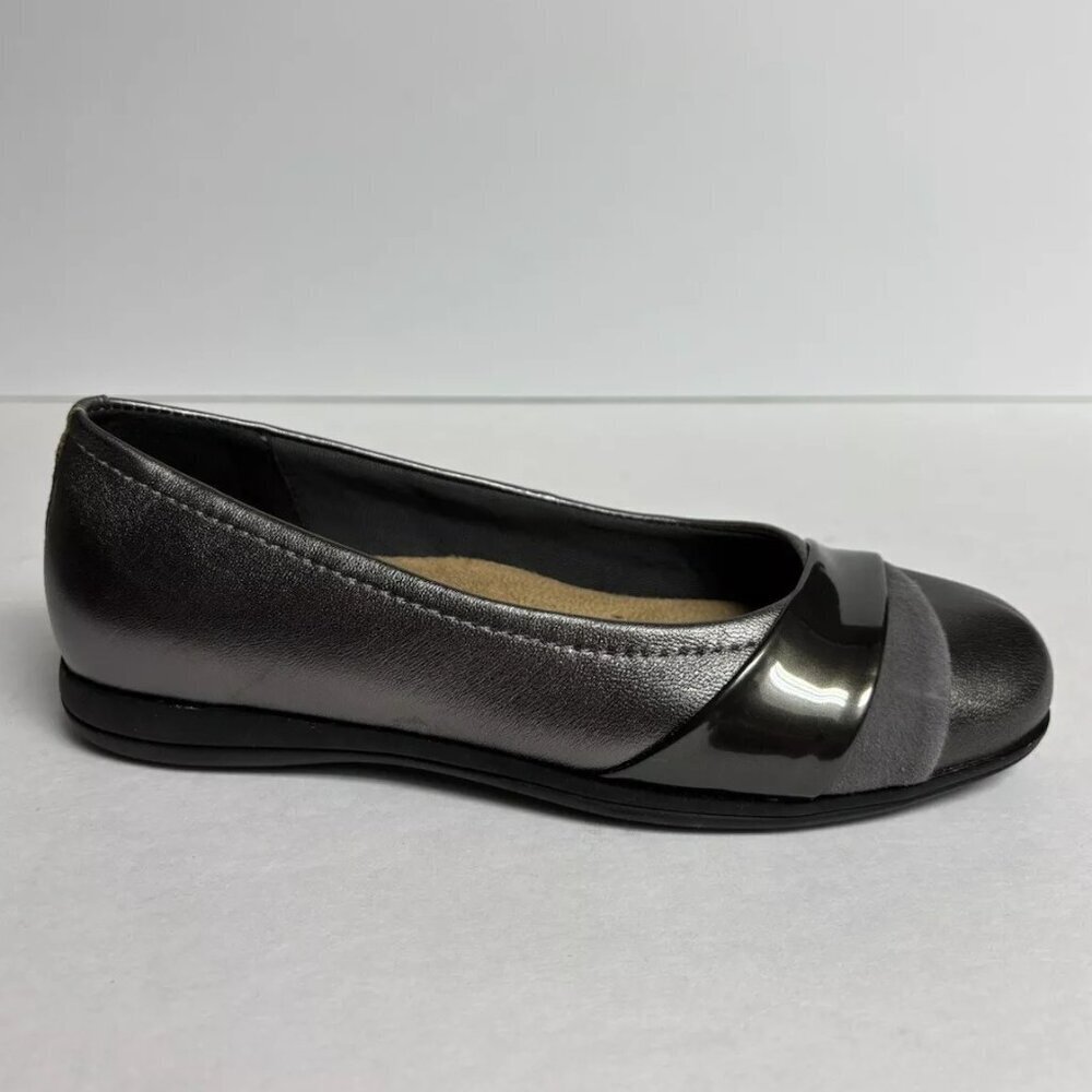 Trotters Women’s Danni, Pewter Slip-On Flats, Size 6 M